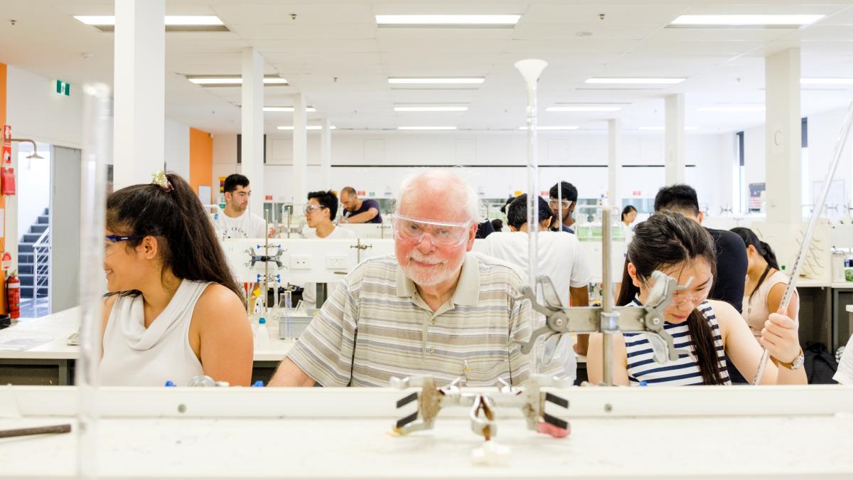 pic of Sir Fraser  in a lab with students