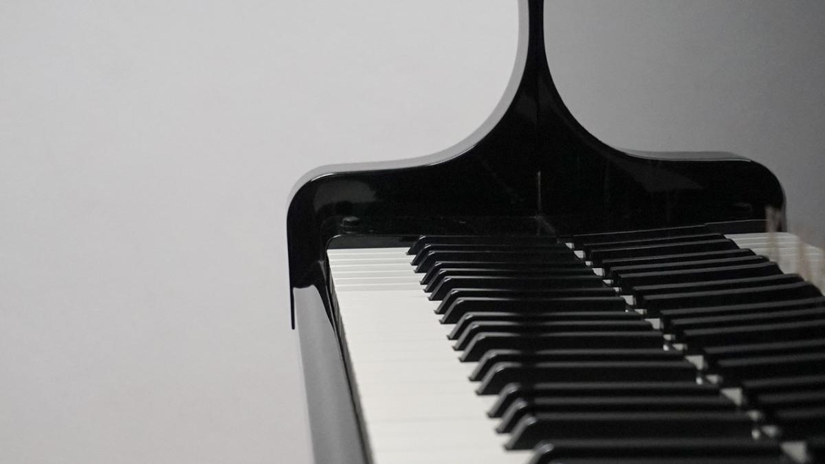 piano keyboard image